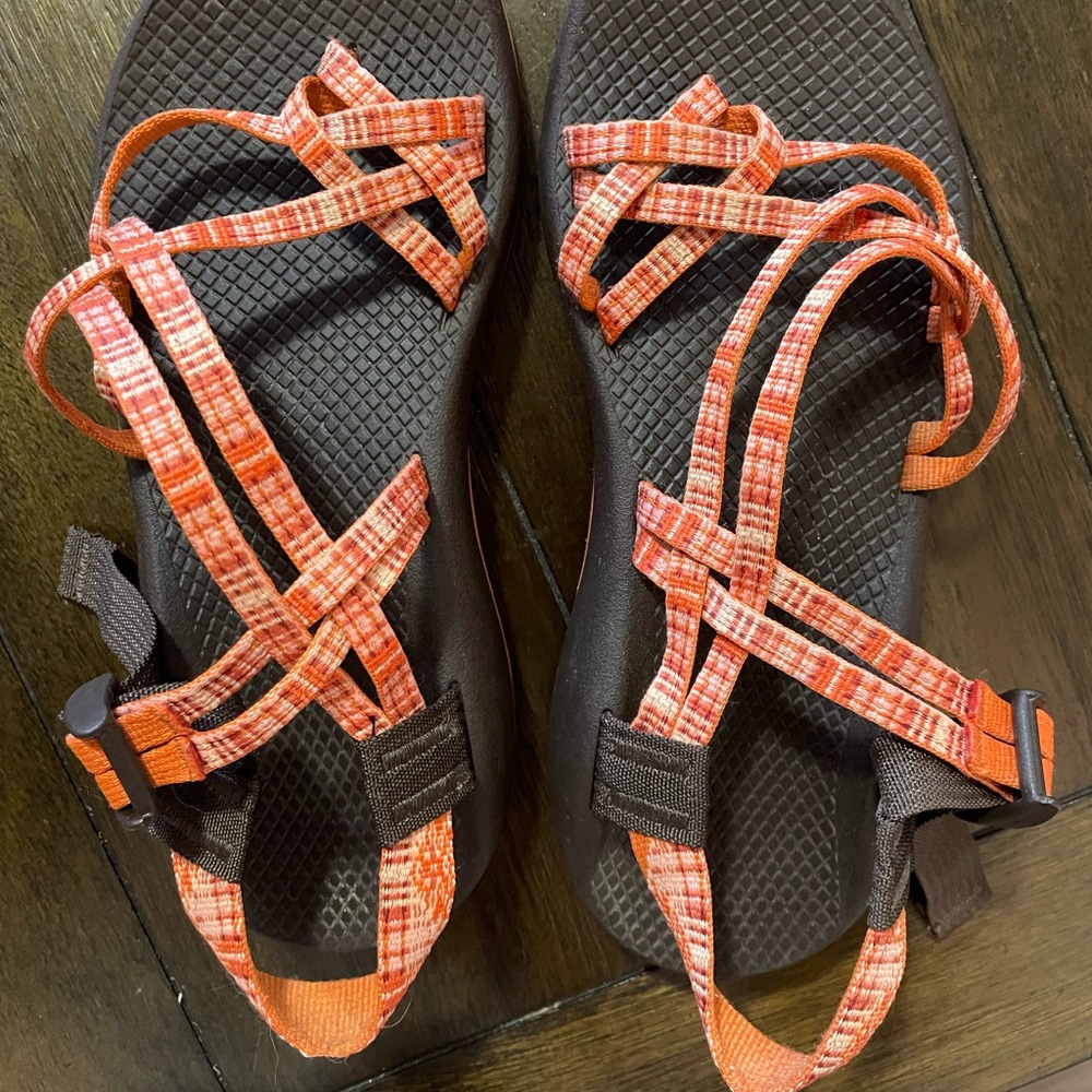 Chaco Women’s Dual adjustable strap sandals, size 9